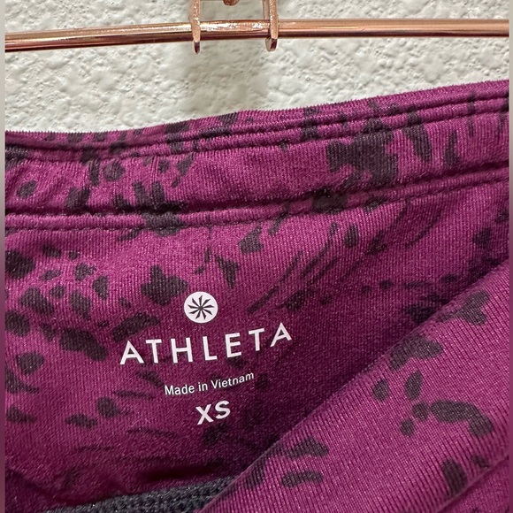 Athleta Burgundy Black Floral Capri 7/8 Like New Leggings Size XS 2-4 - Picture 6 of 9